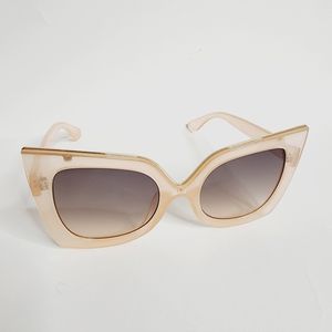 Classic Cat-Eye Sunglasses | Translucent Peach